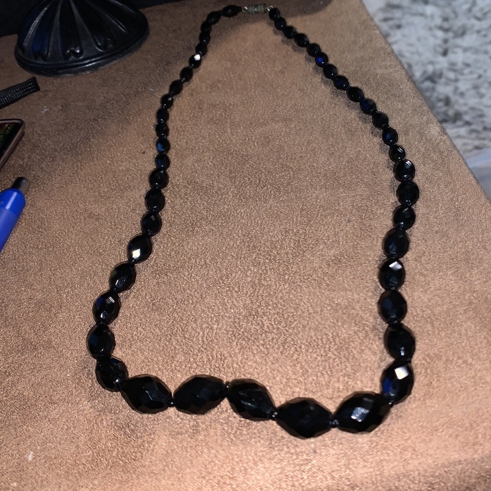 Beautiful Vintage Black Faceted Graduating Bead Necklace - Picture 3 of 3